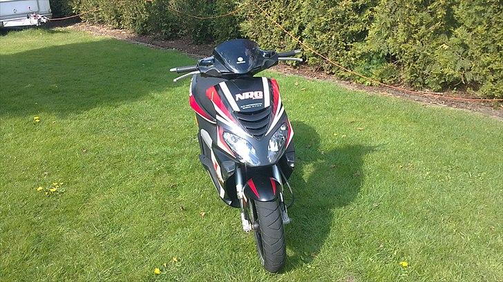 Piaggio NRG Power DT - Nyt billede af scooteren med spejle afmonteret. billede 10