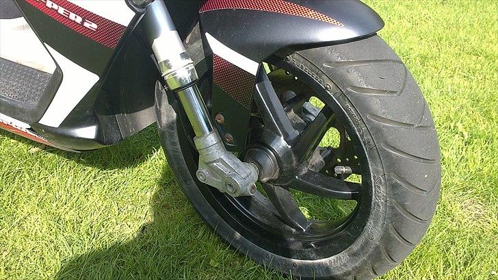 Piaggio NRG Power DT - Støddæmper som er blevet pudset. billede 11