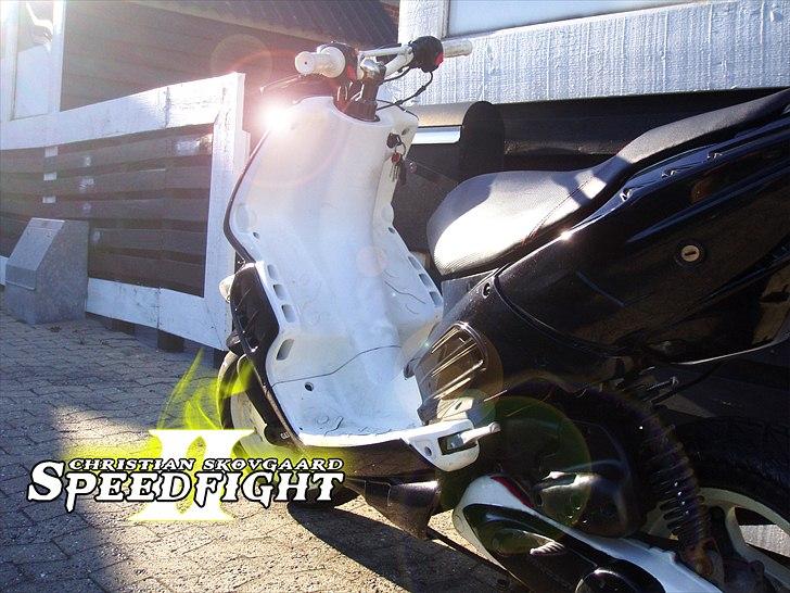 Peugeot Speedfight 2 Black'nWhite SOLGT billede 4