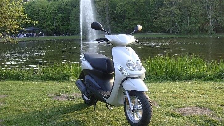Yamaha Neos 4t - Billedet er taget ved skovsøen (Odense) billede 1