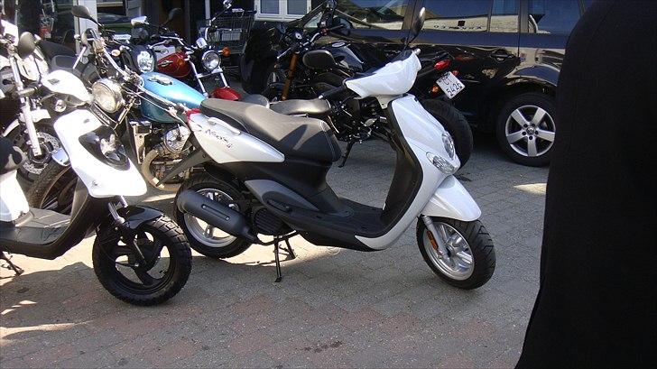 Yamaha Neos 4t - Billedet er taget da den stod klar hos forhandleren billede 2