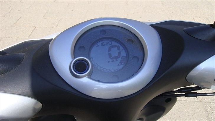 Yamaha Neos 4t - Billedet er taget da den stod klar hos forhandleren (kun kørt 2 km) billede 4