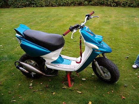 Yamaha BWS SOLGT - Den er flot som den står der billede 1