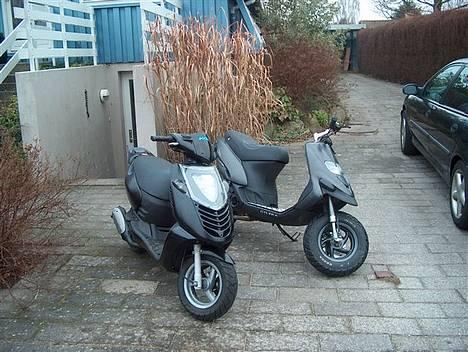 Gilera Stalker - mig og min vens scootere.. -> http://www.scootergalleri.dk/html/gal_visbil.asp?ID=4831 -> http://www.scootergalleri.dk/html/gal_visbil.asp?ID=5537 billede 10