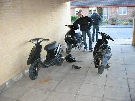 Sym Jet 50 - Vi laver lidt scooter, mig og peter på billedet, det er peter der har ryggen til. billede 7