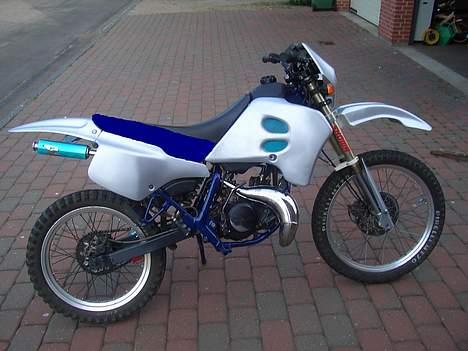 Suzuki rmx (solgt 14250) - Har lige leget lidt med den i paint billede 4