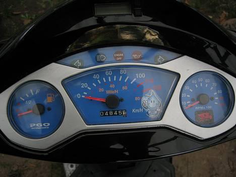 PGO dr.big *(TOTAL SKADET)*  - det er hva der står på mit speedo d. 2/10. men man skal lægge ca. 1000km mere på da det ikke virkede i sommerferien pgå knækket speedokabel. billede 4