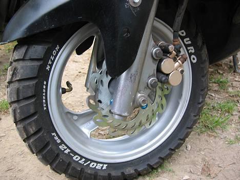 PGO dr.big *(TOTAL SKADET)*  - flot ny fælg med golden fren skive og chrom blå skruer. der er også nyt dæk. billede 5