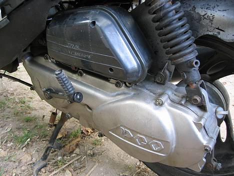 PGO dr.big *(TOTAL SKADET)*  - motor blokken. pæn nok. men ikke helt så pæn i virkeligheden. der er nogle ridser. billede 7