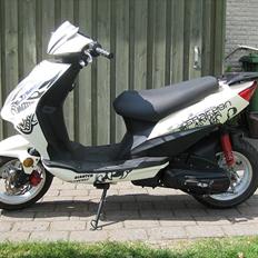 Giantco Spartan *SOLGT*