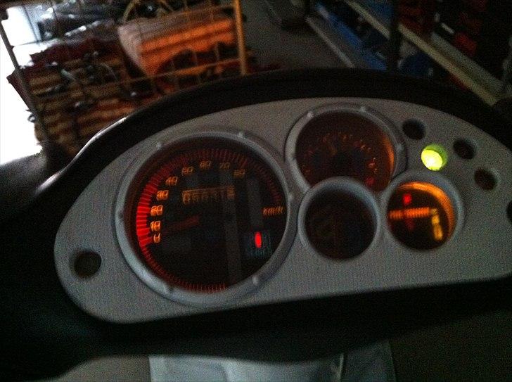 Piaggio nrg mc2 sælges/ byttes - malet instrumentbræt :) billede 4
