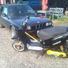 Aprilia rally baneracer