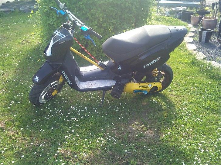 Aprilia rally baneracer billede 2