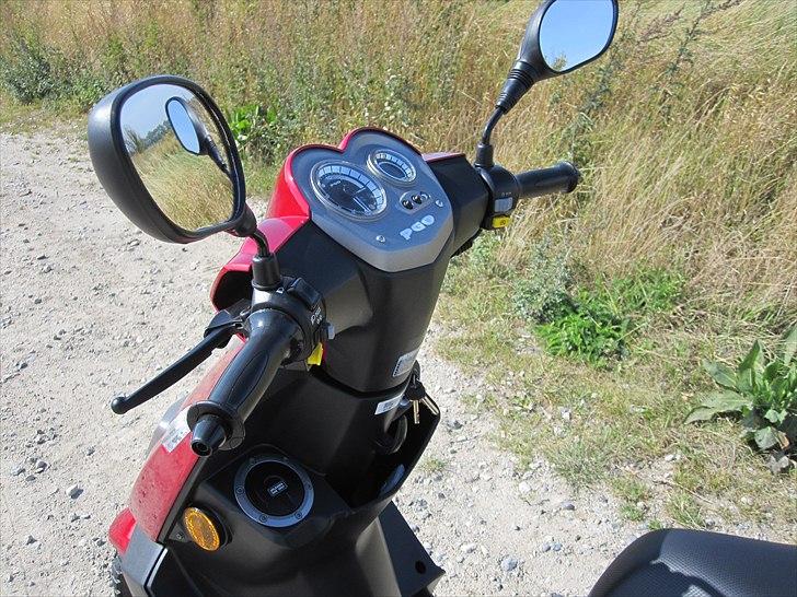 PGO Libra - Ikke særlig kønne spejle men beholdte dem på indtil jeg kom til at lave et lille uheld... Så skiftede dem ud til de spejle der sidder på PGO G-max'en, som har gummimanchet... billede 5