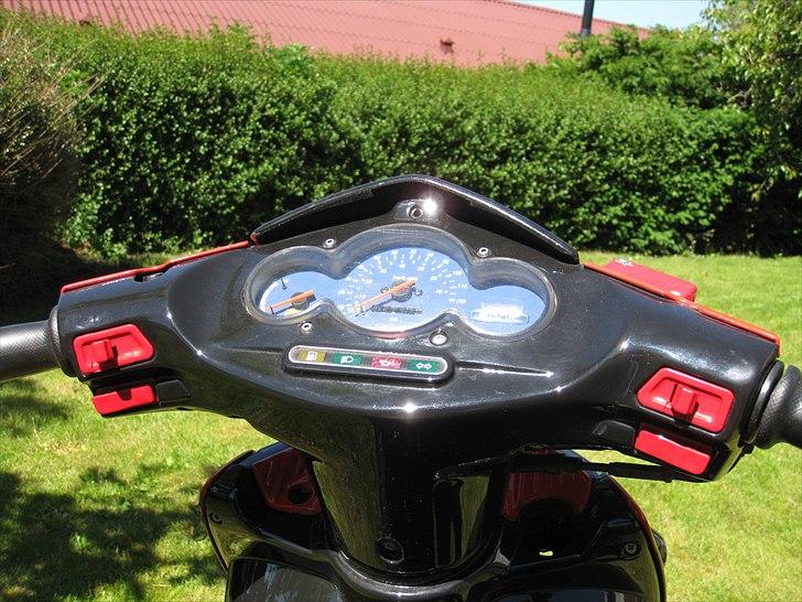 Aprilia Sonic "Det røde lyn" - I solen - lakerede kontakter billede 3