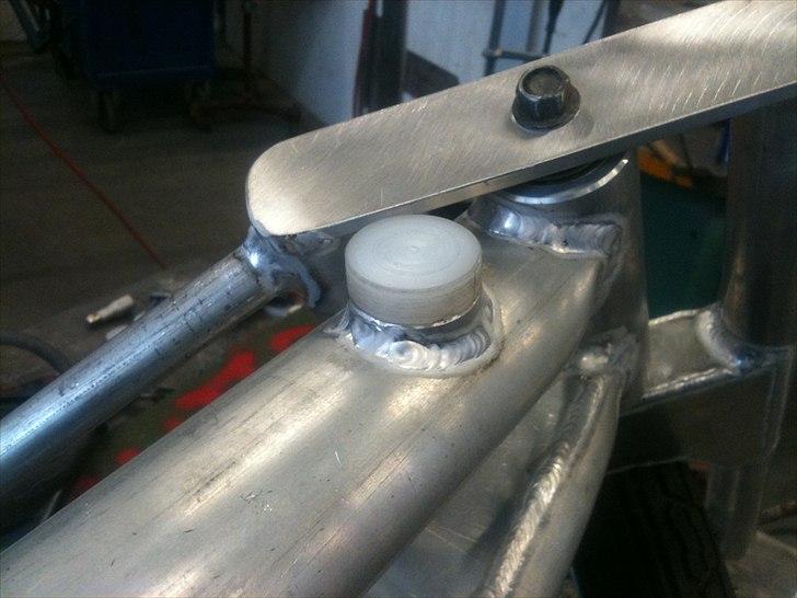 Piaggio R-Setup Ac sprinter solgt - Tanken er indbygget i det øverste rør, proppen er lavet i nylon for at spare vægt billede 9