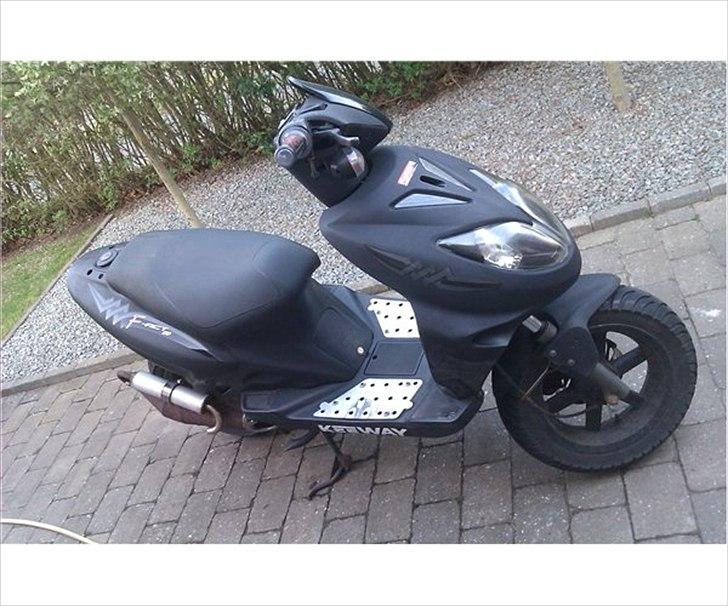 Keeway F-act - Udstødningen er lidt rusten men har satme et godt optræk efter de første 5-10 km/t billede 4