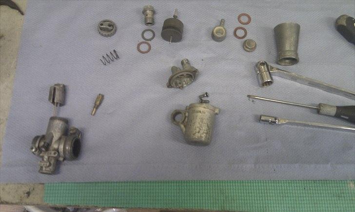 Kreidler RS - Adskilt og klar til hjemme polering billede 10