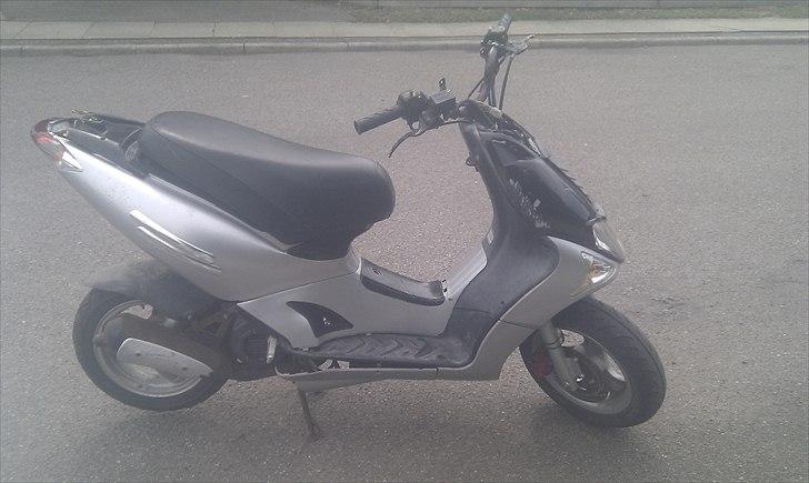 Kymco super 9 - fra siden  billede 3