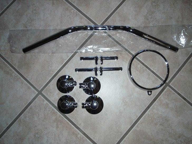 Honda Cd50k1 - 15 juni 2011, blinklys + blinklysholdere, styr, lygtekrans og bagagebærer til den røde er kommet fra krom, mit var nogenlunde men ikke perfect, det de andre havde med var lige til at kyle væk, ADVARSEL brug aldrig Sønderborg Krom. 12000,00 kr. ud af vindu billede 11