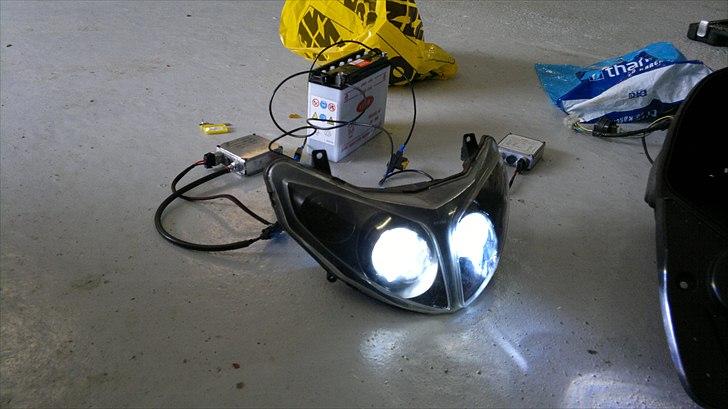 Peugeot speedfight "solgt" - xenon K6000 i ombygge lygte billede 2