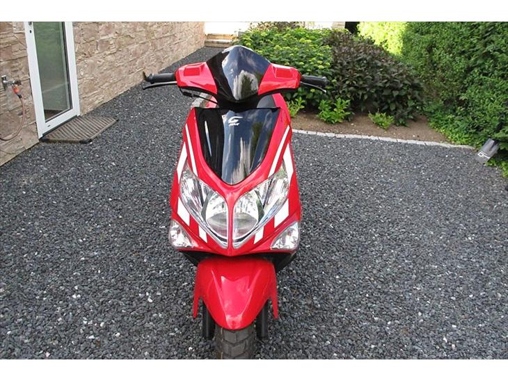 {{currentPhoto.altText}} billede {{currentPhoto.number}}