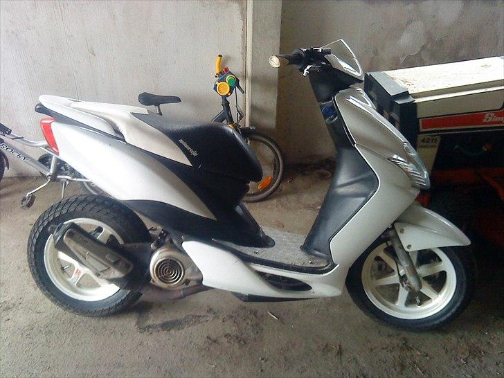 Yamaha Jog R.  SOLGT - denne udstødning sidder ikke på mere. billede 1