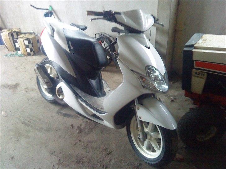 Yamaha Jog R.  SOLGT - denne udstødning sidder ikke på mere. billede 3