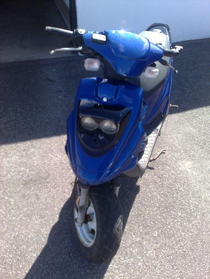 PGO Hot 50 - Autolakeret med BMW autolak. Men den er ikke færdig endnu, mangler en masse xD billede 2