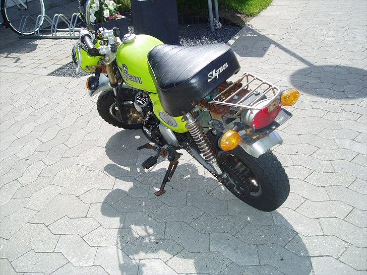 Skyteam monkey billede 5