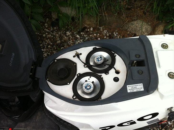 PGO Hot 50 - mit anlæg. 2 diskanter og en bass :D  billede 7