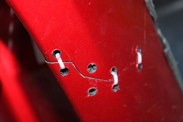 Yamaha Neos  - Skaderne på skjoldene. billede 16