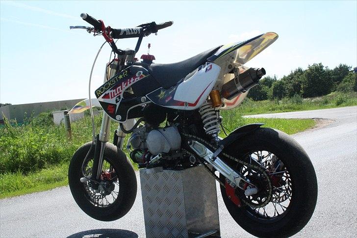 Zoot SM RB - som den ser ud idag den 27 juni. med mekita stickers (sat på at Kasper klistermann)  billede 3