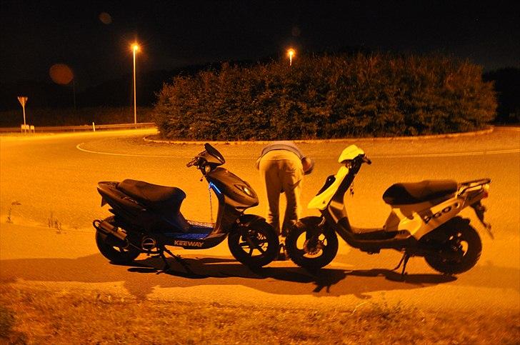 Keeway F-act - mig og min vens scooter med min røv midt i xD :D billede 11
