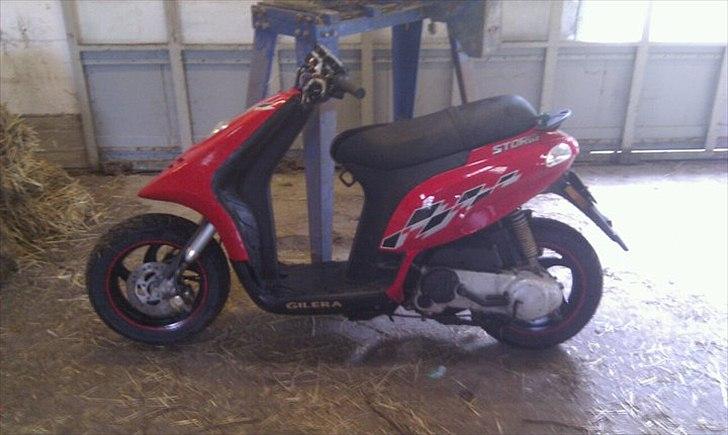 Gilera storm - Totalt skadet, sælges i dele!!! fra d.2/7- billede 1