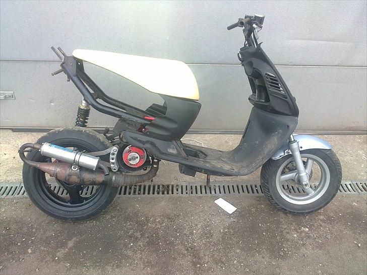 Aprilia sonic/aerox - sådan så den ud da jeg lige var begyndt og bygge den op :) billede 13