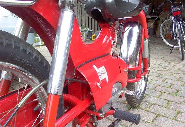 Kreidler Mustang - Et par vingeskruer i højre motorskjold er særdeles praktiske, hvis karburatoren behøver service undervejs. billede 16