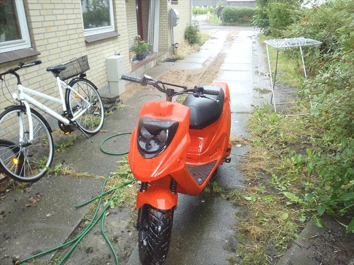 {{currentPhoto.altText}} billede {{currentPhoto.number}}