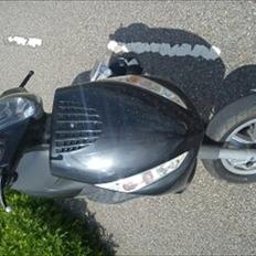 Piaggio new zip total skadet