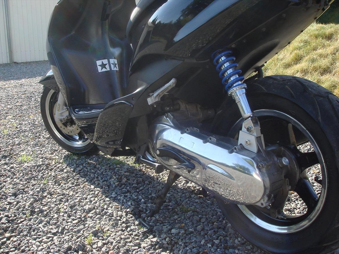 Yamaha Jog R (Efter) SOLGT - Højglanspoleret kickstarter skjold 
(mangler lige de blanksorte skruer) billede 2