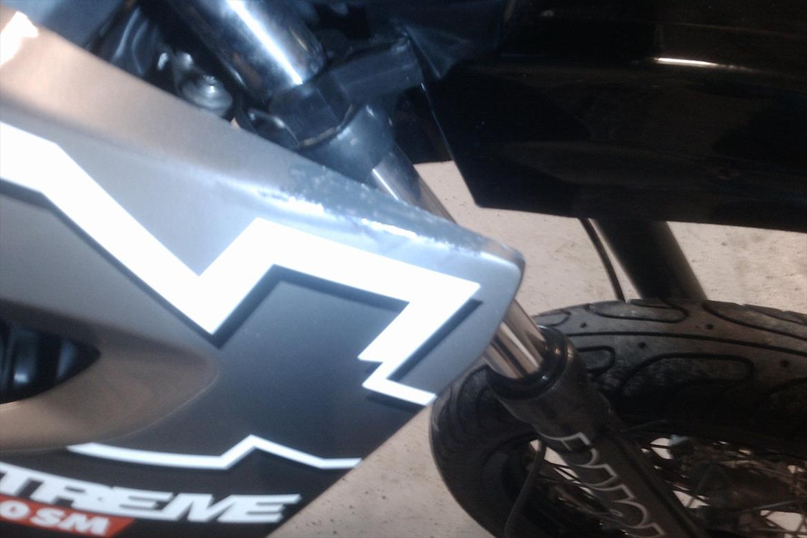 Derbi Senda Sm - der er faldt noget maling af, lappet med neglelak billede 7