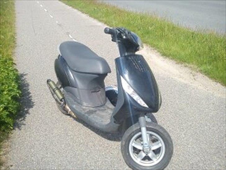 Piaggio new zip total skadet billede 1