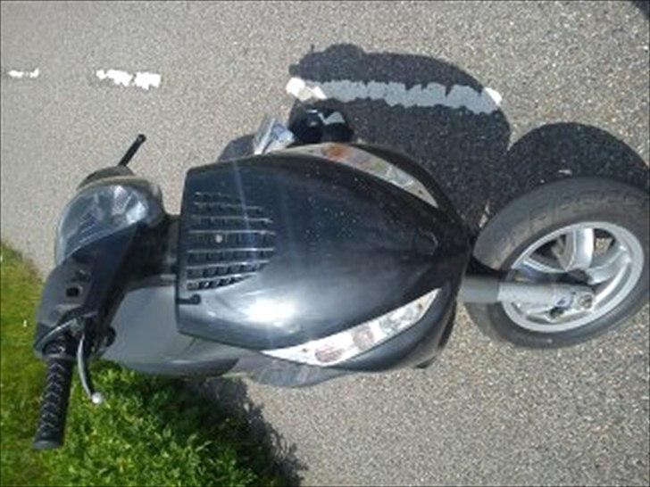 Piaggio new zip total skadet billede 2