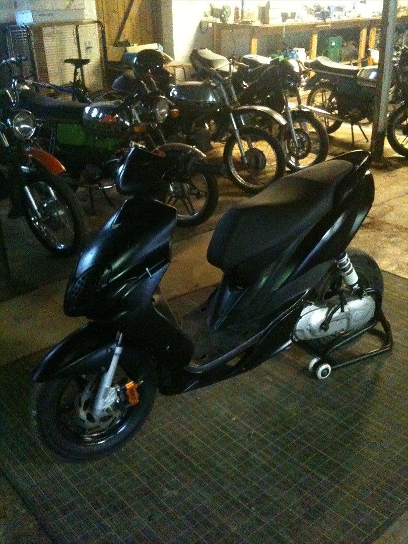 Yamaha Jog RR - Så er den snart ved at være færdig, bare ufattelig dårlige billeder. billede 8