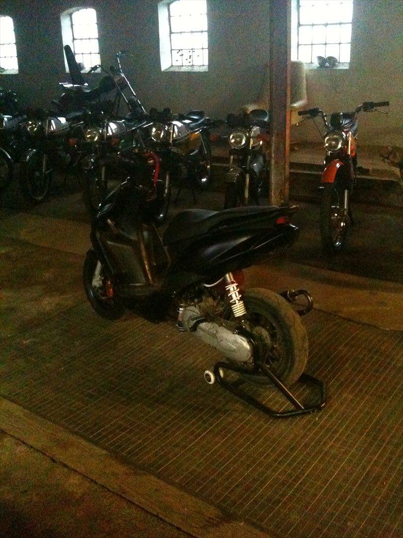 Yamaha Jog RR - Så er den snart ved at være færdig, bare ufattelig dårlige billeder. billede 9