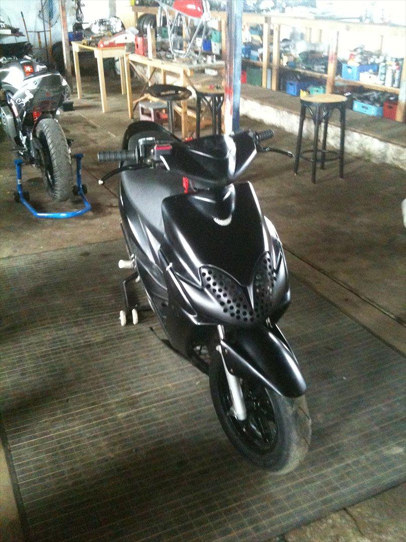 Yamaha Jog RR - Så er den snart ved at være færdig, bare ufattelig dårlige billeder. billede 11