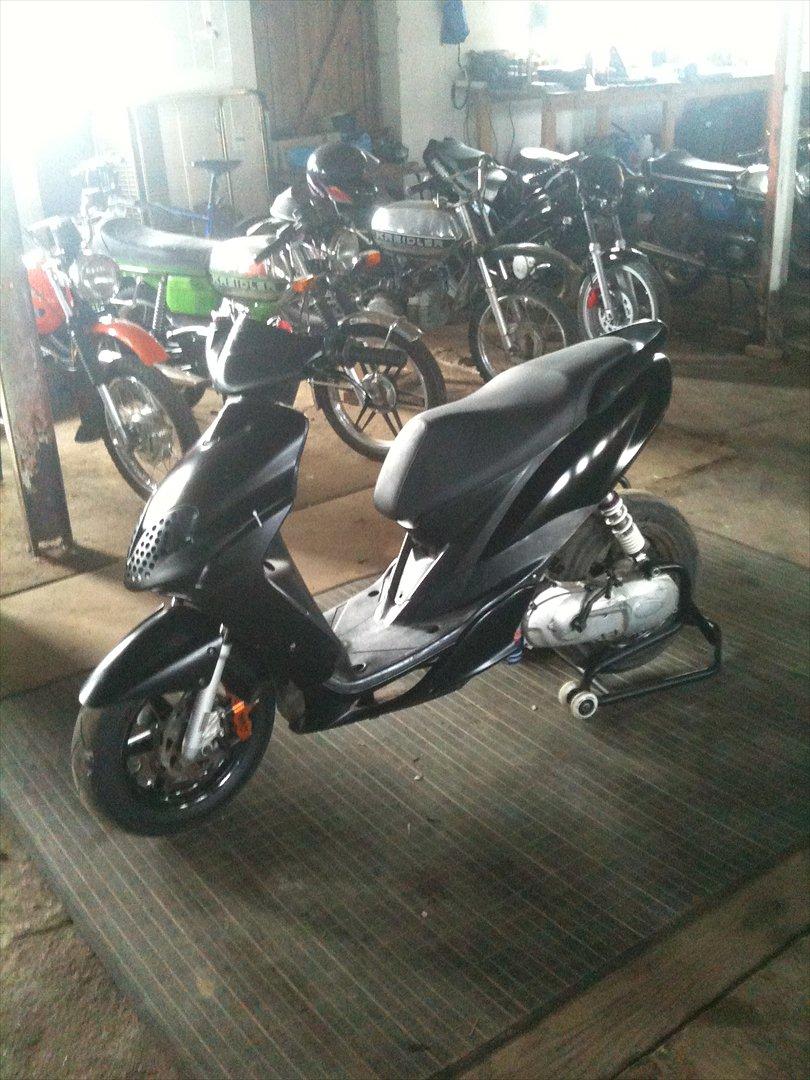 Yamaha Jog RR - Så er den snart ved at være færdig, bare ufattelig dårlige billeder. billede 12