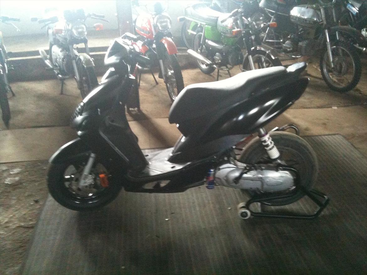 Yamaha Jog RR - Så er den snart ved at være færdig, bare ufattelig dårlige billeder. billede 13