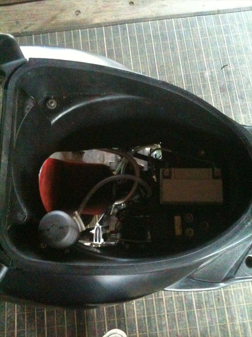 Yamaha Jog RR - Så er den snart ved at være færdig, bare ufattelig dårlige billeder. billede 15