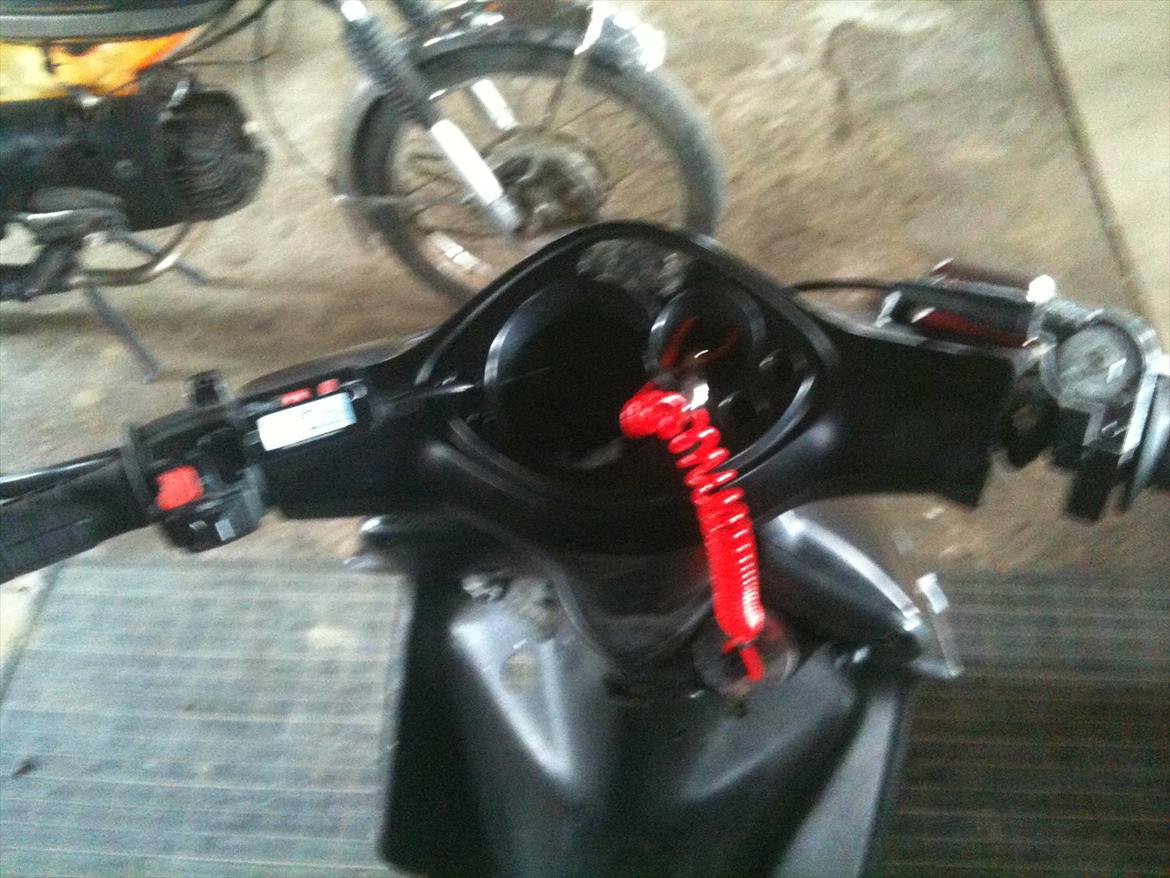 Yamaha Jog RR - Så er den snart ved at være færdig, bare ufattelig dårlige billeder. billede 16